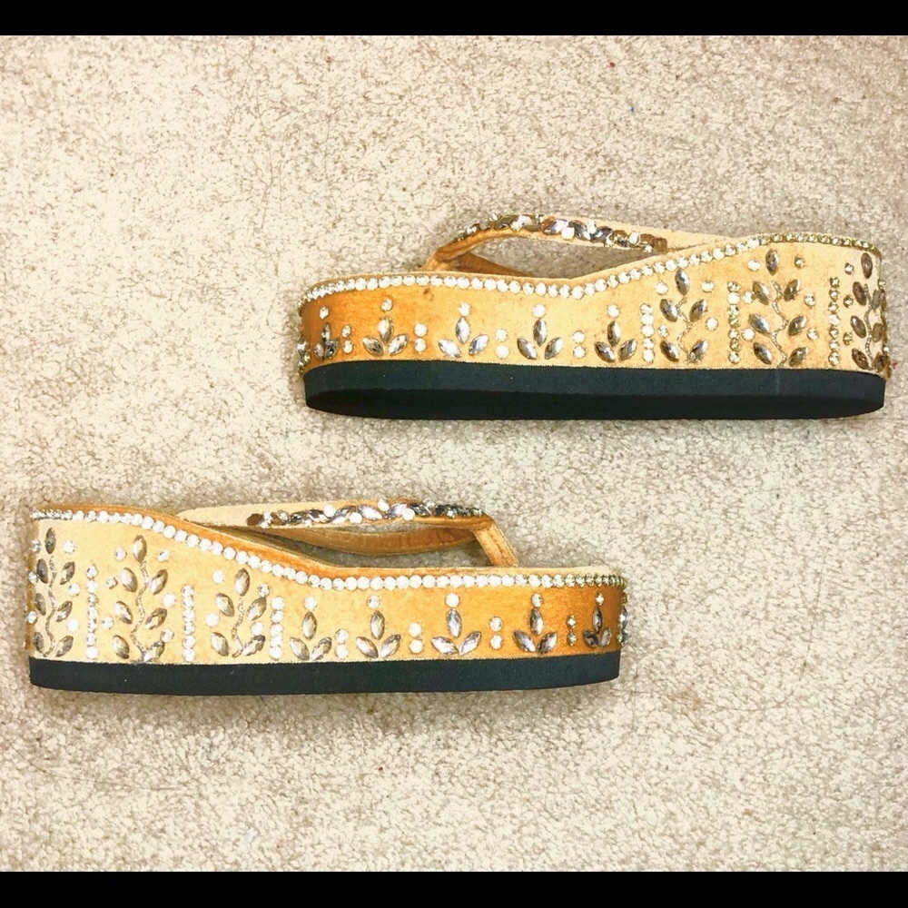 Traditional Slip-on Sandal